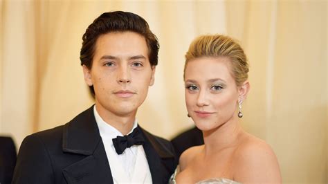 lili reinhart nudes|Cole Sprouse Shares a Stunning Topless Photo of Lili Reinhart。